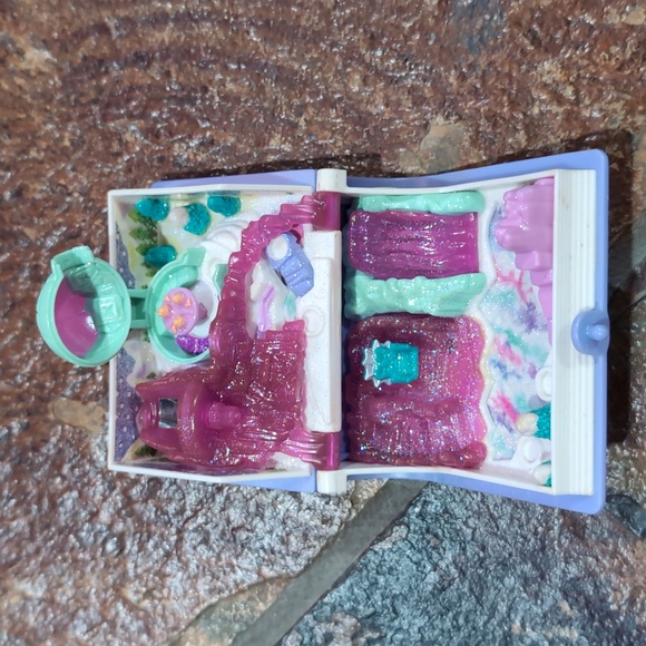 VTG Bluebird Polly Pocket Winter Wonderland Purple Book Snow Compact ONLY - Picture 4 of 7